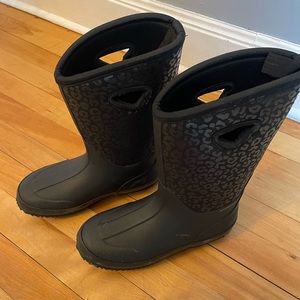 Elements Girls Size 4 kids Winter Boots. Excellent condition.